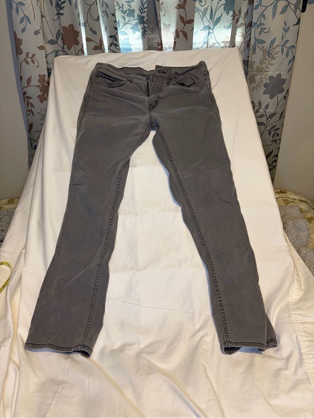 Levi's Skinny Jeans in Charcoal Gray